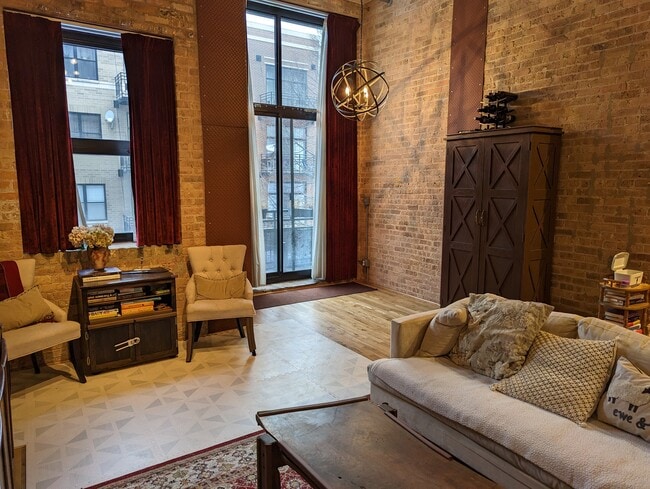 Photo - 1918 S Michigan Ave Unit 202