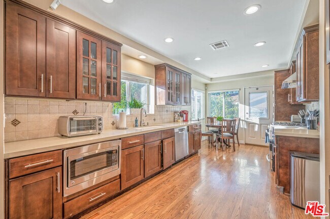 Photo - 5659 Corbin Ave