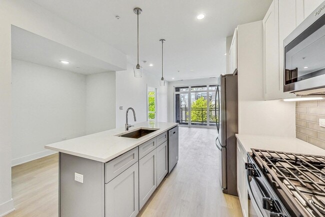 Photo - 3355 N Southport Ave Unit 2F