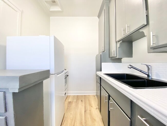 Building Photo - 456 S Catalina St Unit 209 Rental