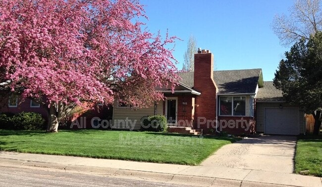 Building Photo - 1915 E Custer St
