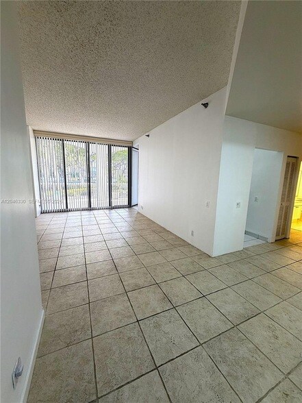 3640 Yacht Club Dr Unit 104
