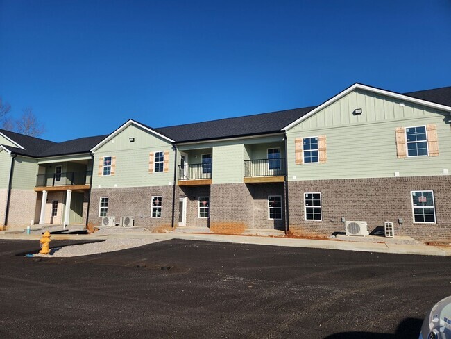 Building Photo - Royal Troon Apartments Unit 1