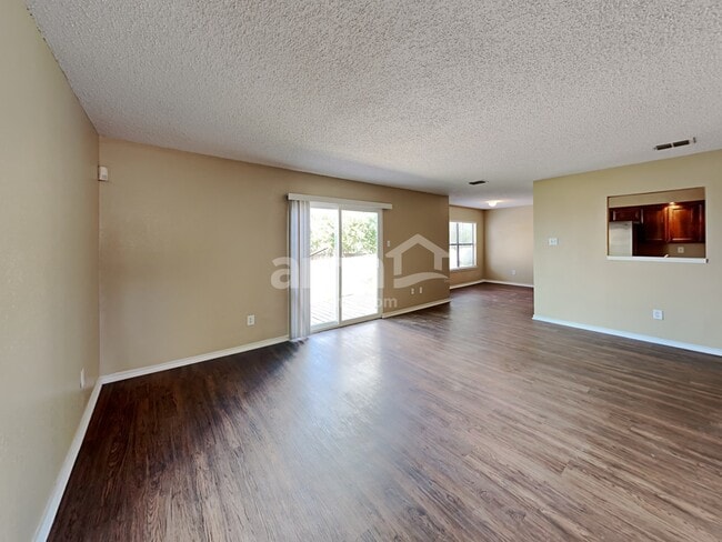 Photo - 1312 Greenleaf Ct