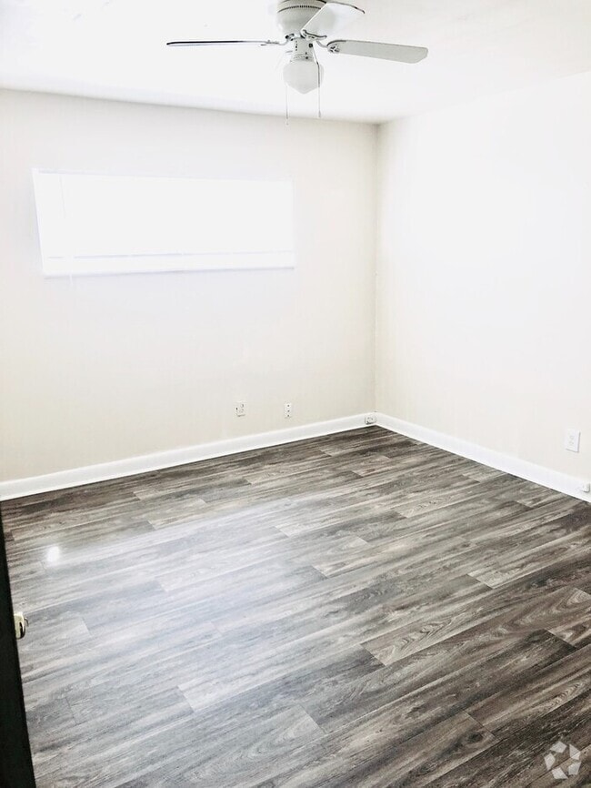 Building Photo - Classic 1 Bedroom Apartment in Historic Do...