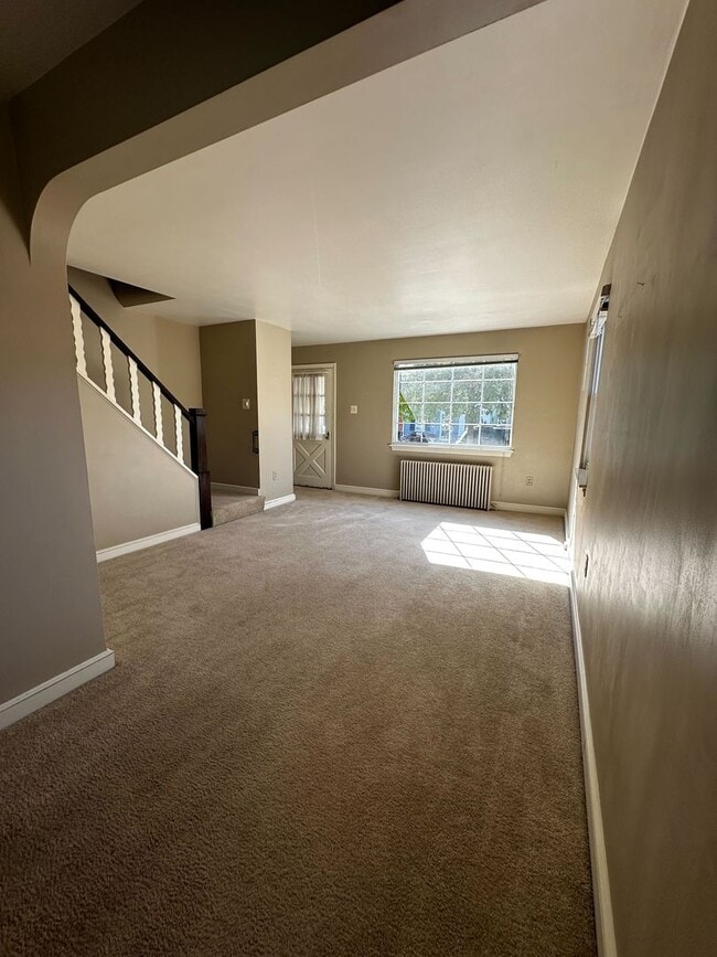 Photo - Spacious 2 Bedroom Home with Sunroom and Plenty of Storage!