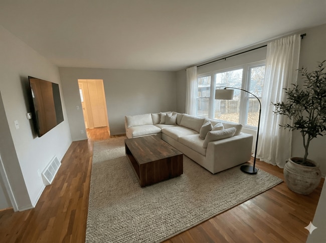 Photo - 1900 Holly Way