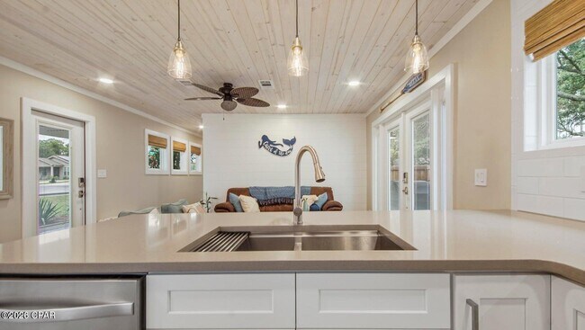 Photo - 307 Dolphin Dr