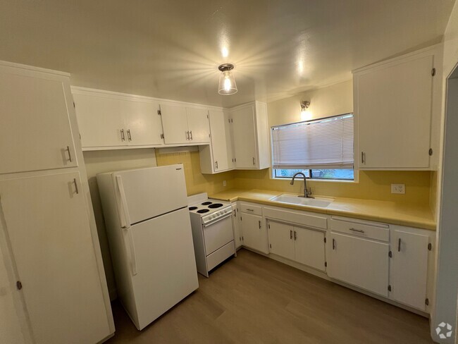 Building Photo - 2504 Drake St Unit 2504 Rental