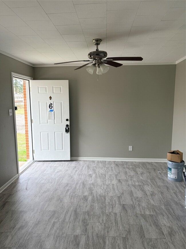 Building Photo - 2809 Sam Houston Ave Unit 6