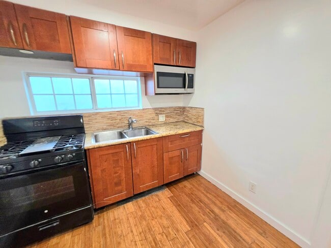 Photo - 1361 W Vernon Ave Unit 1361 W. Vernon Ave. Newly Renovated +A/C