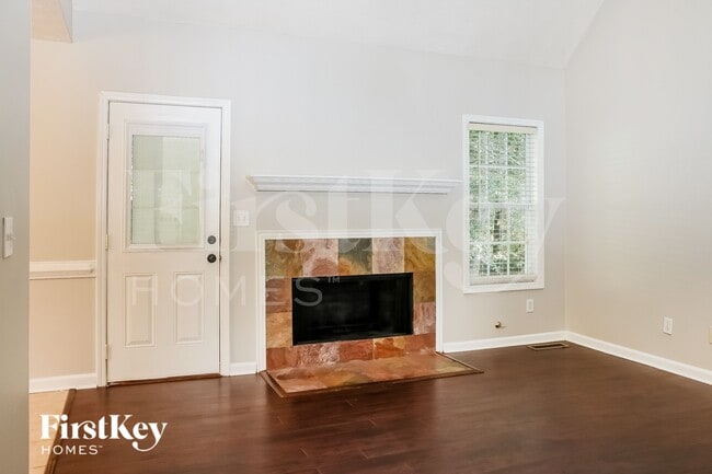 Photo - 2590 Darlington Ct SE