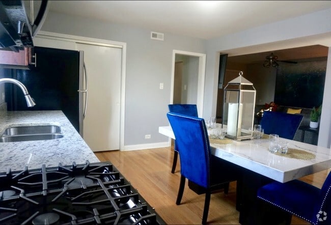 Building Photo - 8136 S Kedzie Ave Unit 2 Rental