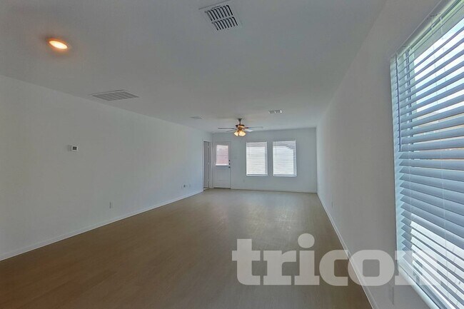 Photo - 907 Ponderosa Ln