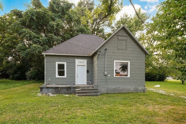 Building Photo - 2347 N Lyon Ave Rental