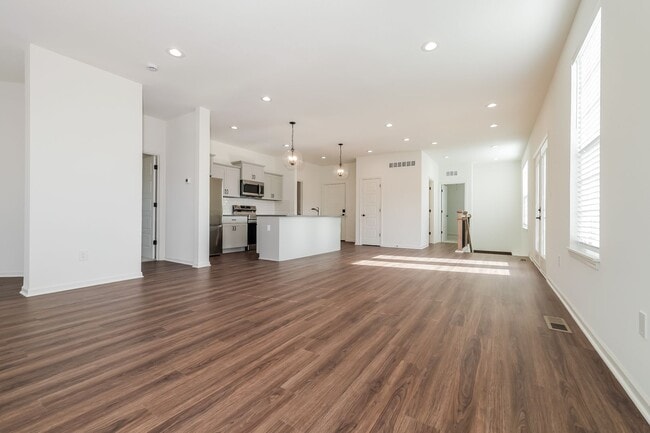 Photo - 15813 Riley St