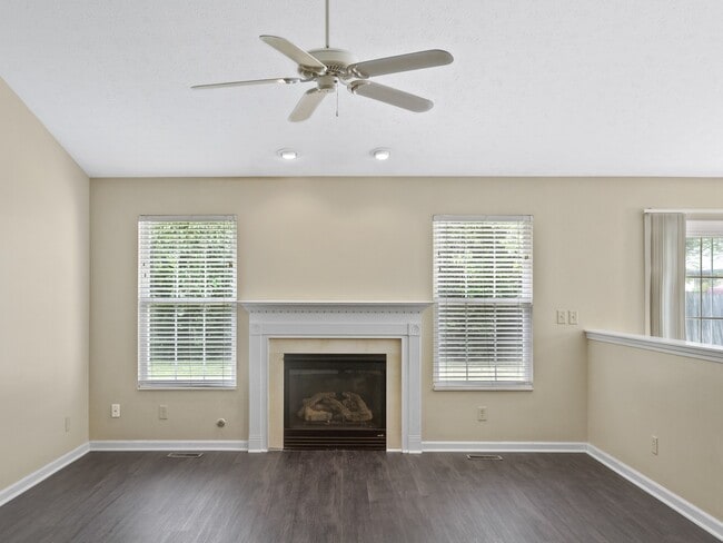 Photo - 114 Mark Twain Ct