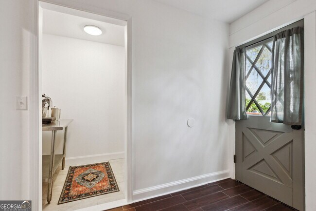 Photo - 208 Bishop Cir