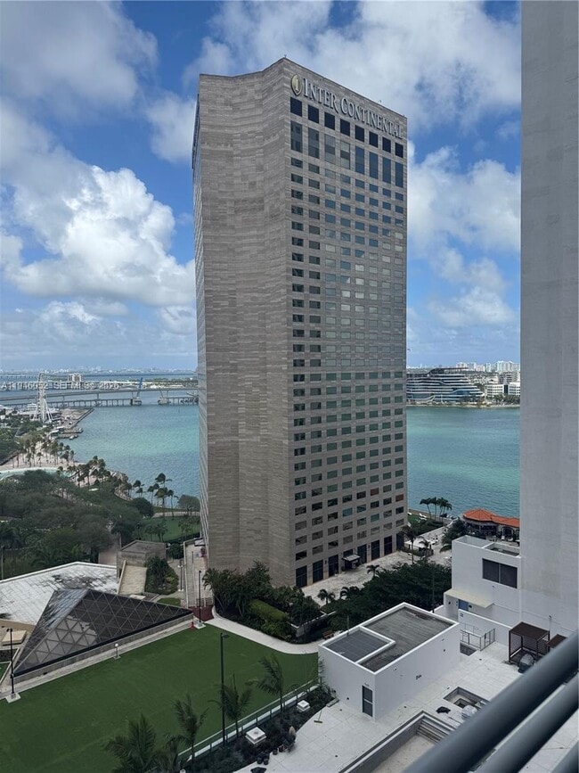 Building Photo - 325 S Biscayne Blvd Unit 2120