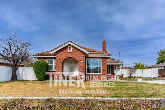 Beautifully updated 3 bedroom 2 bath home - Beautifully updated 3 bedroom 2 bath home