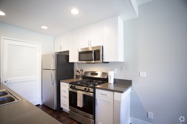 1BR, 1BA-821 SF
