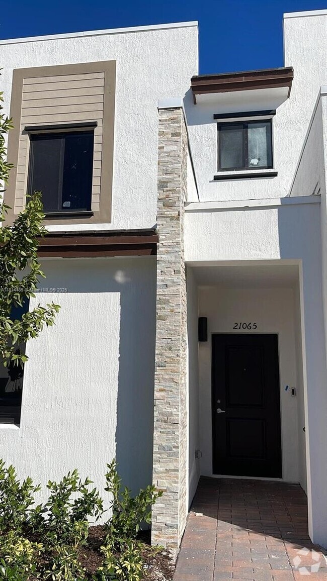 Building Photo - 21065 NE 8th Ave Rental