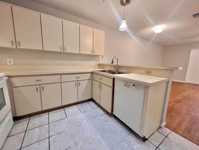 Photo - 5330 Elmhurst Rd