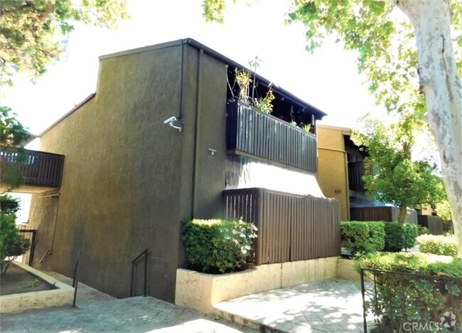 Building Photo - 18350 Hatteras St Rental