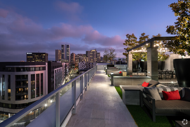 Rooftop Lounge - Hanover Broadway Rental