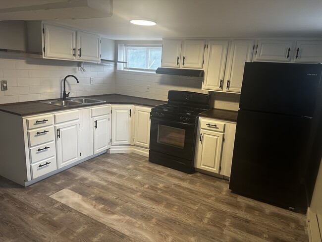 Photo - 800 Ave B