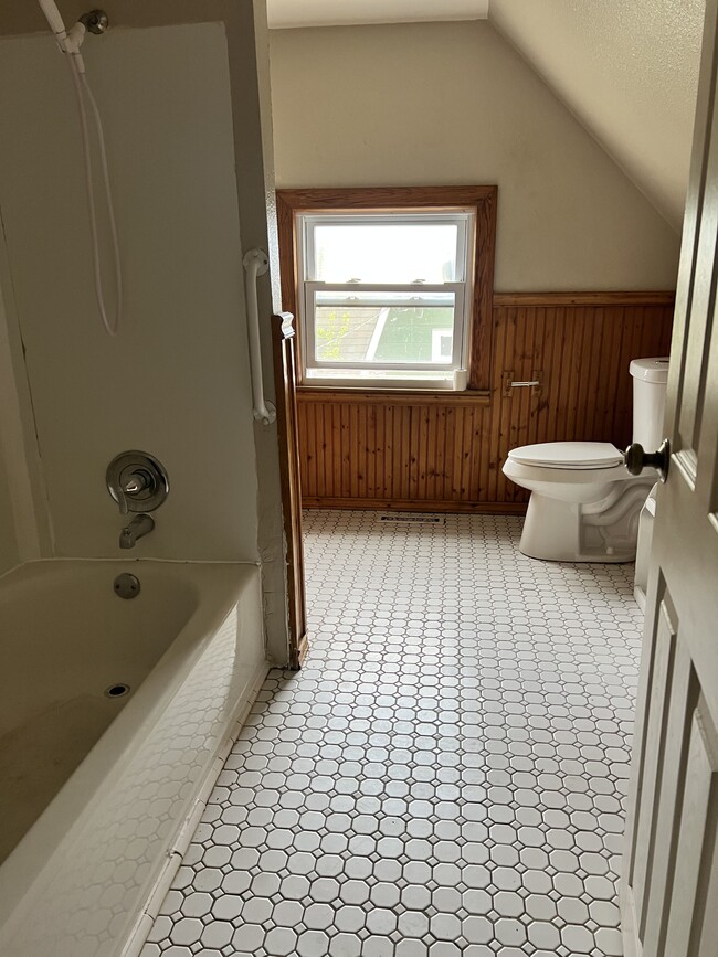 Photo - 456 27th St
