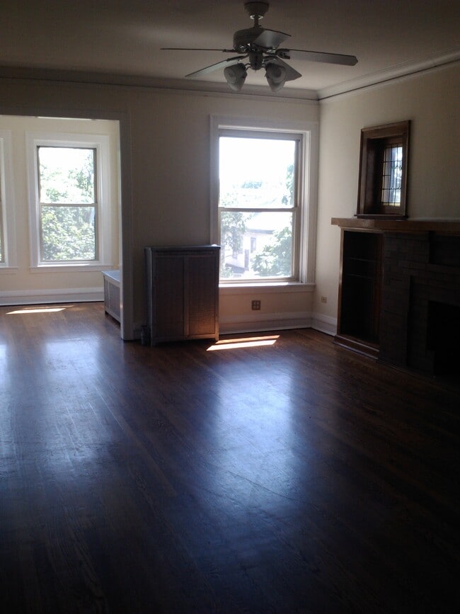 Sala de estar - 1218 W Columbia Ave