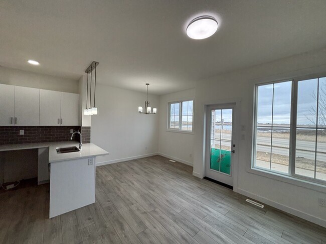 Photo - 7110 Keswick Dr SW