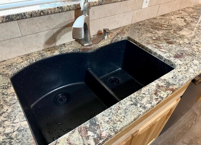 Kitchen Sink - 215 SW Skyline Dr