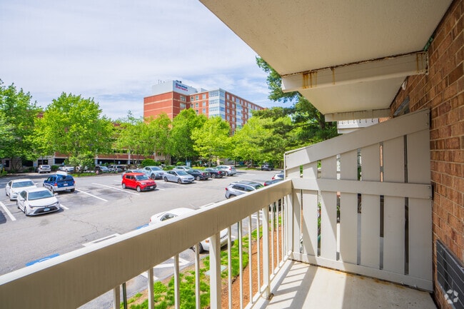 1BR, 1BA - 650SF - Private Balcony
