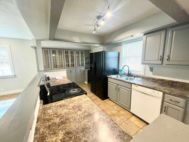 Photo - Spacious Ranch in Old Towne – Incredible V...
