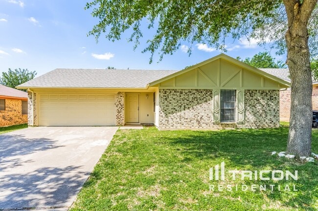 Photo - 2908 S Meadow Dr House