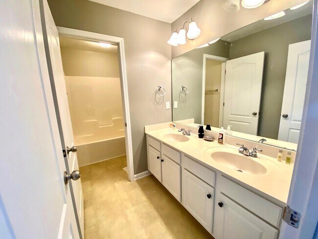 Photo - 109 Paqcolet Dr