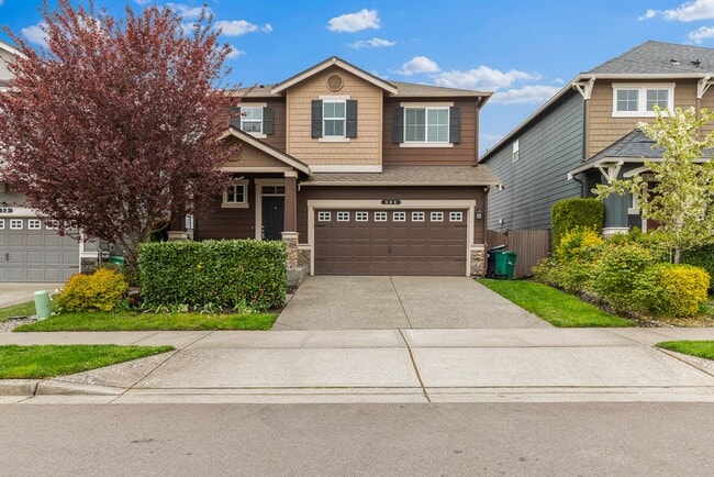 Building Photo - Immediately available 4-bedroom 3.5 bath