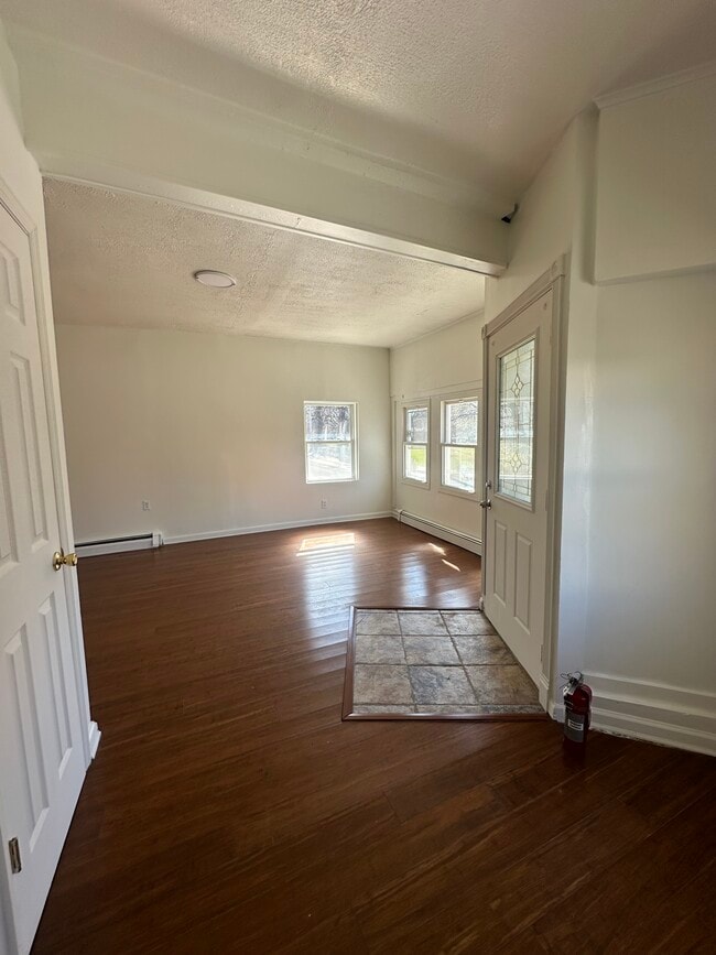 Photo - 107 N Bridge St