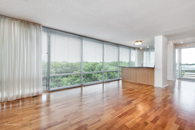 Photo - 9725 Woods Dr Unit 802