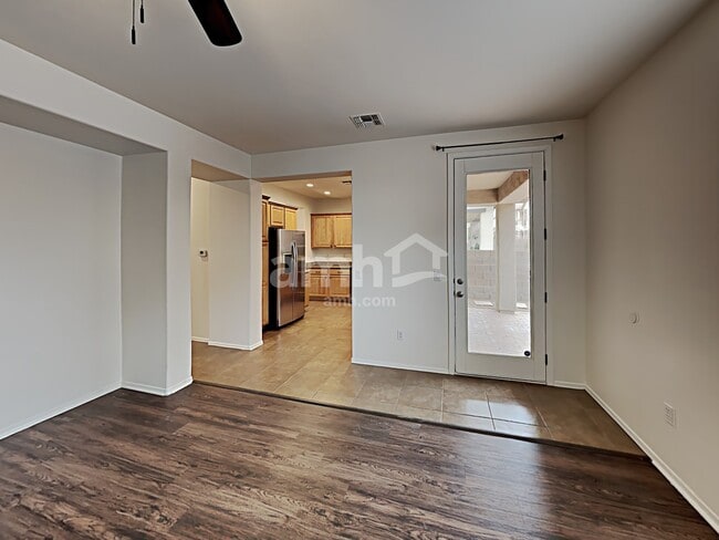 523 E Calle De Ocaso