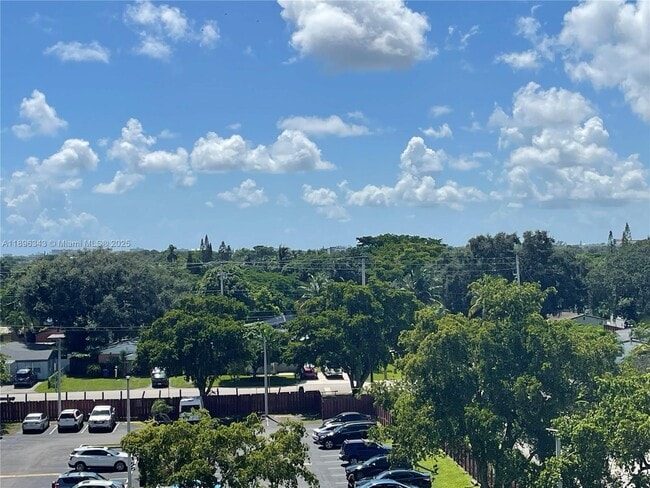 Photo - 1200 NE Miami Gardens Dr Unidad 607W