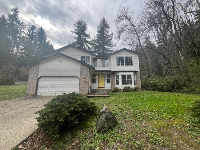 Building Photo - Beautifully Updated West Linn Home Near West Linn High School