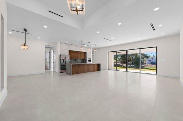 Photo - 621 NW 42nd Ave