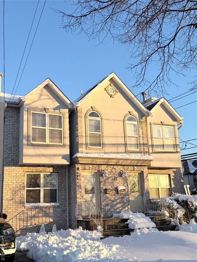 Building Photo - 146 Jefferson Ave Unit B