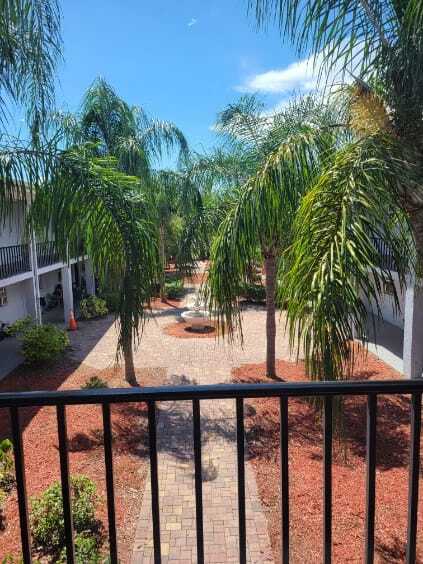 Keystone Courtyard Apartments