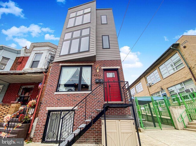Photo - 2211 Moore St Townhome