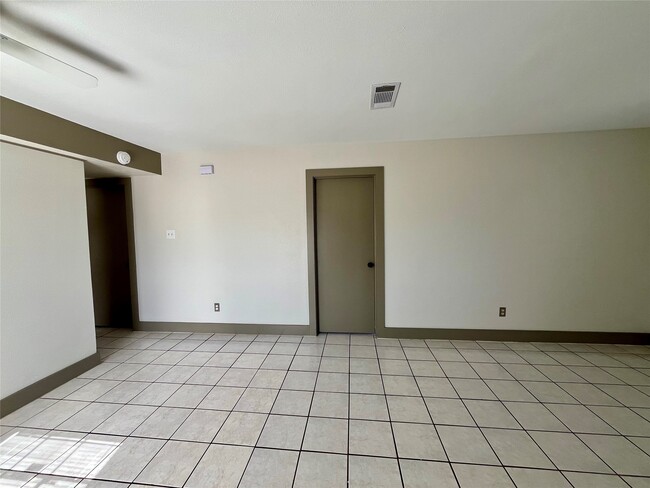 Photo - 1042 W Village Ct Unit C