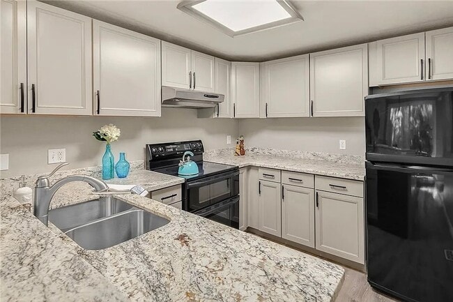 Photo - Bellevue Townhouse!!